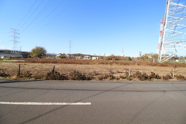 坂戸市多和目　建築条件なし売地　東武越生線『川角駅』徒歩24分　【城山小学区】の前面道路含む現地写真