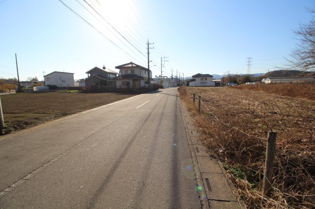 坂戸市多和目　建築条件なし売地　東武越生線『川角駅』徒歩24分　【城山小学区】の前面道路含む現地写真
