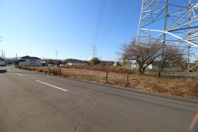 坂戸市多和目　建築条件なし売地　東武越生線『川角駅』徒歩24分　【城山小学区】の前面道路含む現地写真