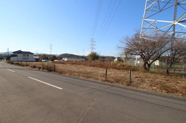 坂戸市多和目　建築条件なし売地　東武越生線『川角駅』徒歩24分　【城山小学区】の前面道路含む現地写真