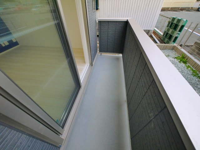 アヴニール西九条のバルコニー|開放的で明るい空間を演出してくれるバルコニーです