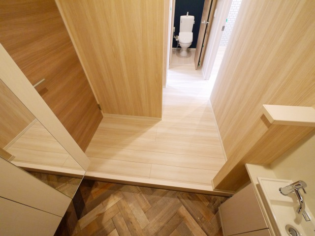 アヴニール西九条の玄関|きれいな玄関です