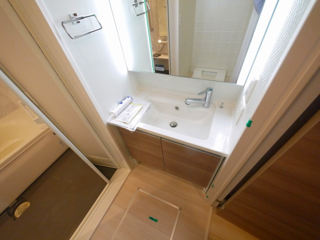 アヴニール西九条の洗面所|スペースが確保できる洗面所です