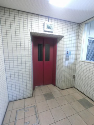【その他共用部分】 | 【売主直売】藤和川崎ハイタウン | お買い物時やベビーカーの出し入れに便利なエレベーター付です。