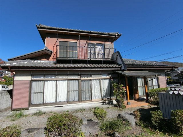 甲斐市牛句富士山が眺望の高台住宅　ガレージ付きの外観