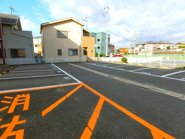 シャンブル21の駐車場