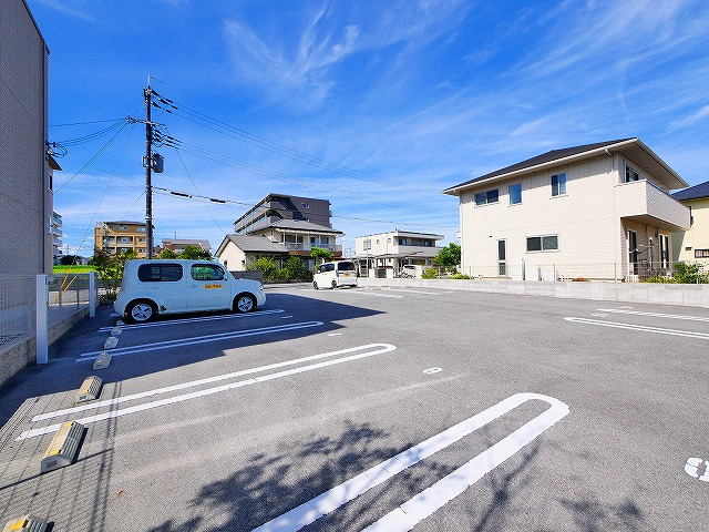 シャーメゾン　エクセルの駐車場