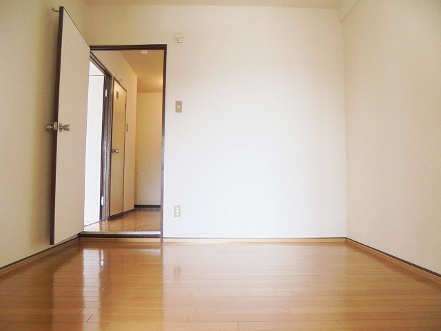 土山ヤングコーポの洋室