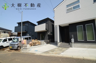 【前面道路含む現地写真】 | 宅地建物取引士による不動産のご説明・現地のご案内、住宅金融普及協会住宅ローンアドバイザーが住宅ローンのアドバイスから融資実行までのお手伝いをしっかりサポートします♪