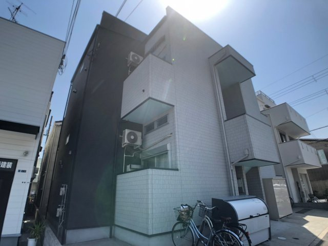 コンフォール大阪の外観