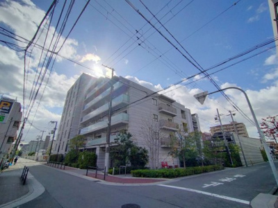 【外観】 | プラウド関目 | 別角度からの外観です。
関目小学校まで424ｍ　徒歩5分！と近くお子様の通学が安心ですね♪