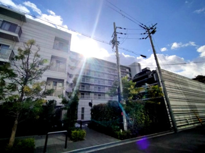 【外観】 | プラウド関目 | 別角度からの外観です。
食品館アプロ 関目店が426ｍ　徒歩5分の距離。日々のお買い物が便利ですね♪