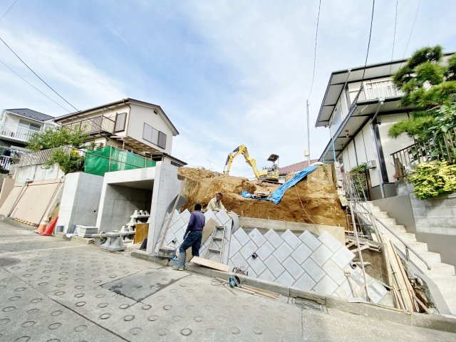 西谷駅７分。高台につき陽当り良好♪保土ケ谷区上菅田町　新築戸建ての外観|現在建築中、2022年2月完成予定です