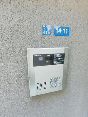 【エントランス】 | クロシェットノエル二子 | 防犯対策に有効なオートロック付きのエントランスです！一人暮らしの方も安心ですね♪