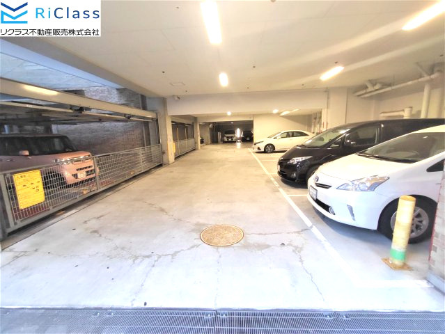 ハーティネストアロード中山手の駐車場