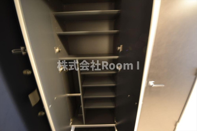 【玄関】 | スワンズシティ谷町ブリエ | 収納もある玄関です
