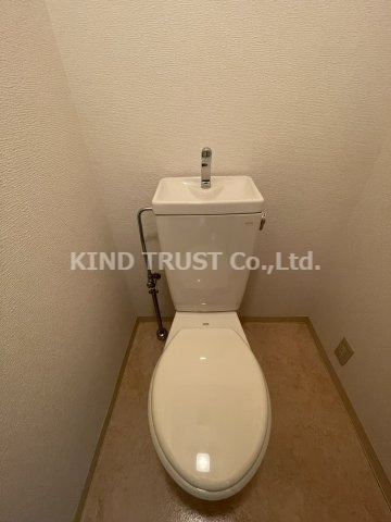 リーガル西天満のトイレ|ゆったりとした空間のトイレです