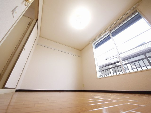 メゾン河合Bの洋室|ゆったりした洋室です