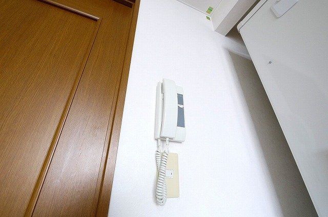 メゾンK’sのセキュリティ|オートロックと連動したインターフォンです。