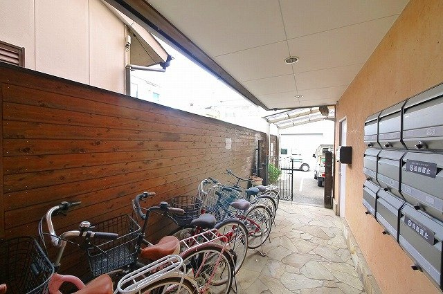 メゾンK’sのその他共用部分|集合ポストもございます。