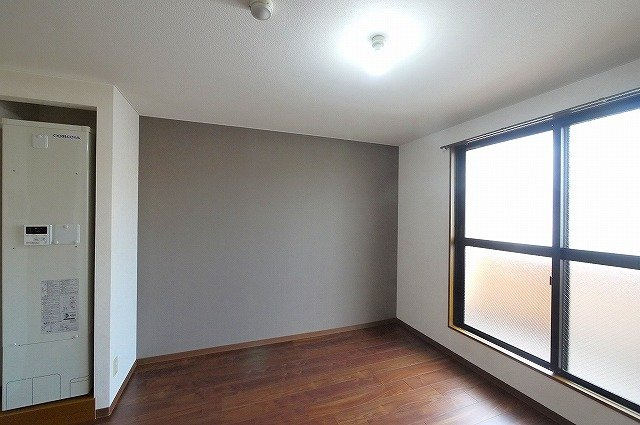 メゾンK’sの内装|落ち着いた色調の洋室です