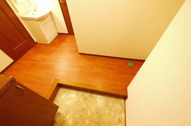 メゾンK’sの玄関|明るい玄関です