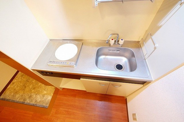 メゾンK’sのキッチン|コンパクトなキッチンで掃除もラクラク