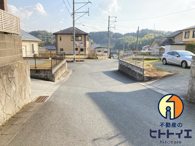 八女市上陽町中古住宅の前面道路含む現地写真