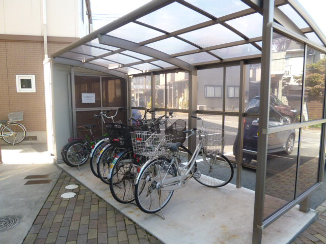 倉敷市老松町１丁目のアパートの外観|自転車・バイク置き場