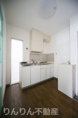 【居間・リビング】 | 山城ロイヤルハイツ | 使いやすい居間です