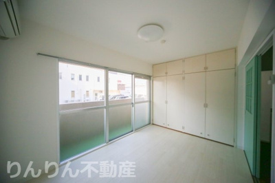 【洋室】 | 山城ロイヤルハイツ | 明るい洋室です