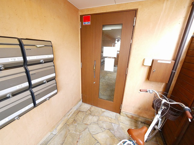 メゾンK’sのエントランス|建物の内部です