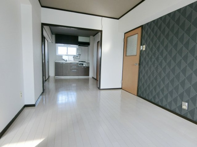 【居間・リビング】 | 高倉台11団地59号棟 | ゆったり過ごせる居間です