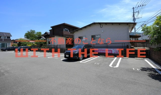 ルーラル高良内【10,000円キャッシュバック対象物件】の駐車場|車をお持ちの方に嬉しい駐車場付きの物件です