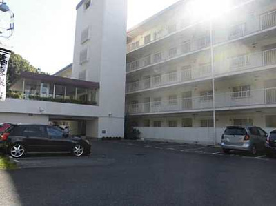 【駐車場】 | イトーピア己斐マンション | 【2020年5月リフォーム工事完了 !】
とてもキレイなお部屋となっています !
間取図では分からない広さや明るさ，資料には
記載されていない情報があります。
ぜひ、現地を見られる事をお勧めいたします