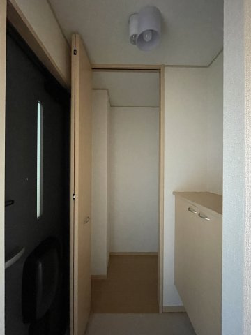 まるまハイツの玄関