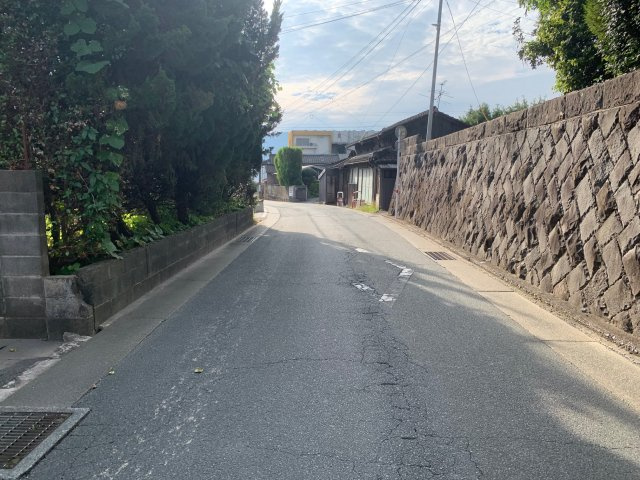 熊本市西区戸坂町の前面道路含む現地写真