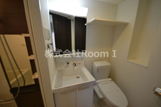 【トイレ】 | アーデンタワー本町イースト | 落ち着いた色調のトイレです