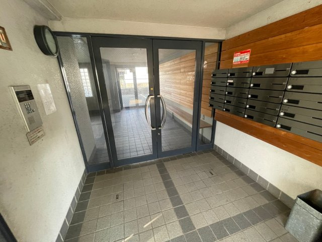 マリンハイム塩屋のエントランス