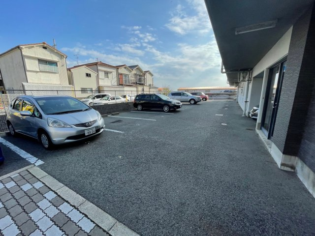 マリンハイム塩屋の駐車場