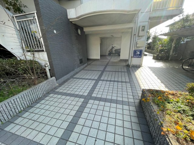 マリンハイム塩屋のエントランス