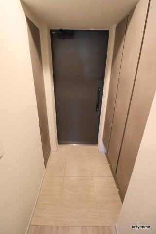 SK RESIDENCES SHINSAIBASHI　仲介手数料無料の玄関