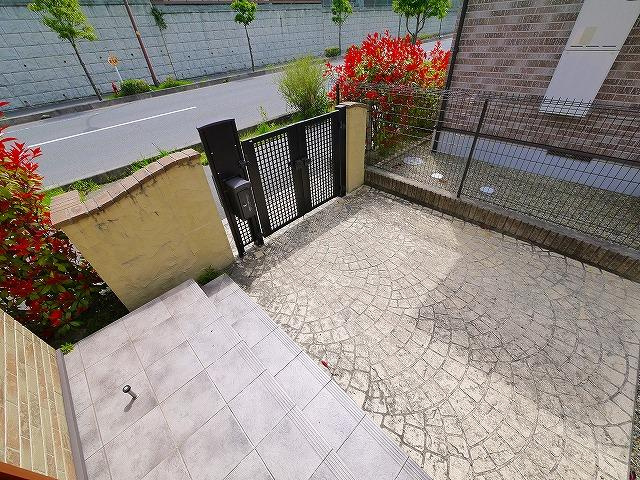 ウエストガーデンFのエントランス|清潔なエントランスです
