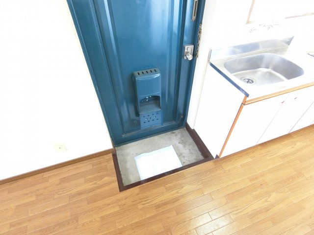 本松葉ビルの玄関