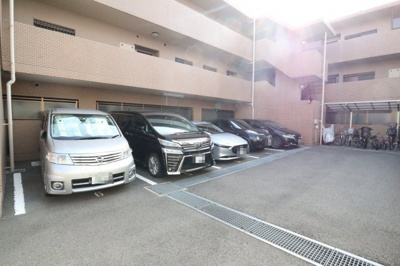 【駐車場】 | ローズコーポ塚口 | 2021年11月撮影