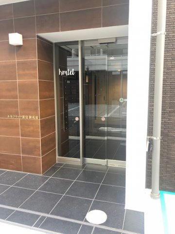 ルネフラッツ新宿御苑前のエントランス