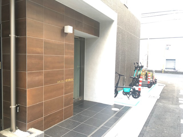 ルネフラッツ新宿御苑前のエントランス