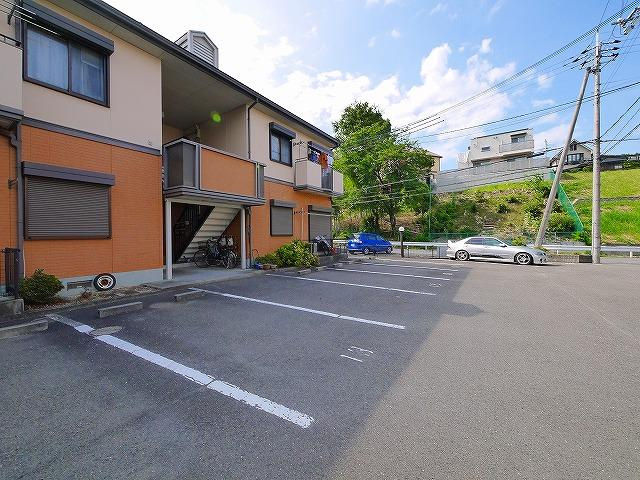 デサロージュ学園前Bの駐車場