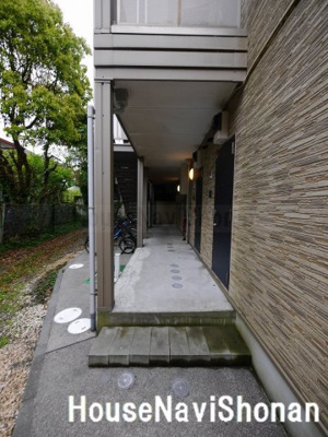 【エントランス】 | Y'sクレスト材木座