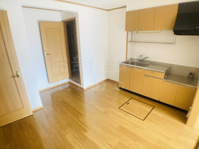 【内装】 | クリスタルB